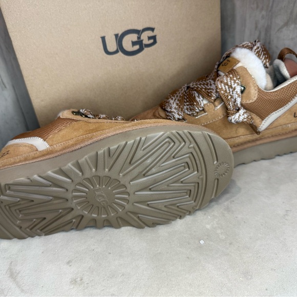 UGG Chestnut Suede Casual Shoes size 8 women brand new with box and extra laces - Picture 8 of 12
